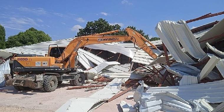 Nilüfer'de 4 kaçak yapı daha yıkıldı