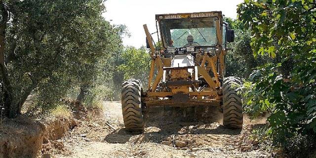 Gemlikli çiftçiye arazi yolu desteği