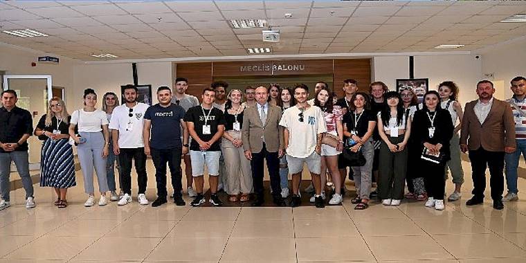 Yabancı öğrenciler Başkan Pekyatırmacı'yı ziyaret etti
