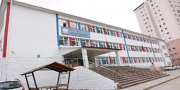 Çankaya'daki 23 ilkokul, ortaokul ve lisenin boya ve tadilatı Çankaya Belediyesinden
