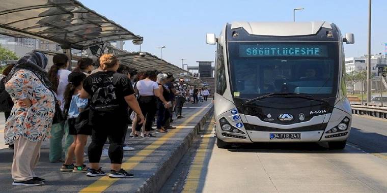 İstanbul'da yeni metrobüsler sefere çıkıyor