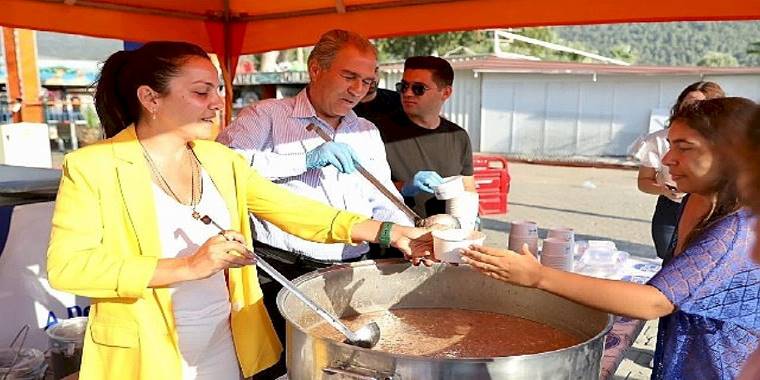 Didim Belediyesi'nden Akbük'te Aşure Hayrı