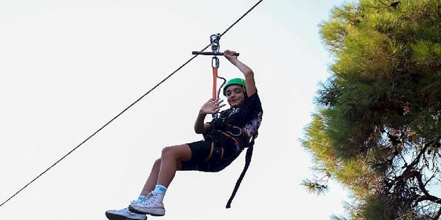 Karşıyaka'da tatil keyfi 'Macera Parkı'nda yaşanıyor