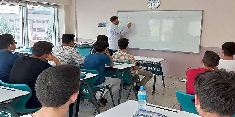 Öğrenciler YKS'ye Lise Medeniyet Akademileri