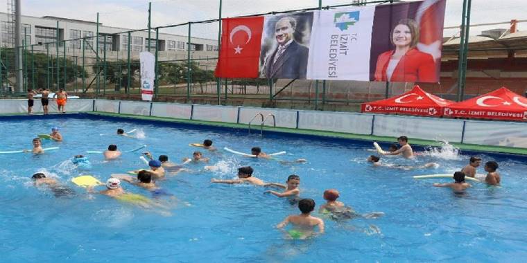 İzmit'te sportif yüzme havuzu açıldı