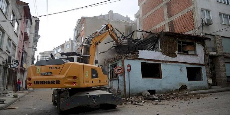 Osmangazi'de metruk bina temizliği