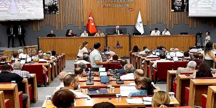 İzmir Büyükşehir Meclisi'nden Başkan Soyer'e yetki