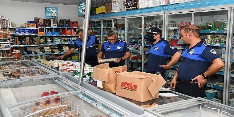 Yenişehir Belediyesi zabıtası denetimlerde tarihi geçmiş ürünler tespit etti