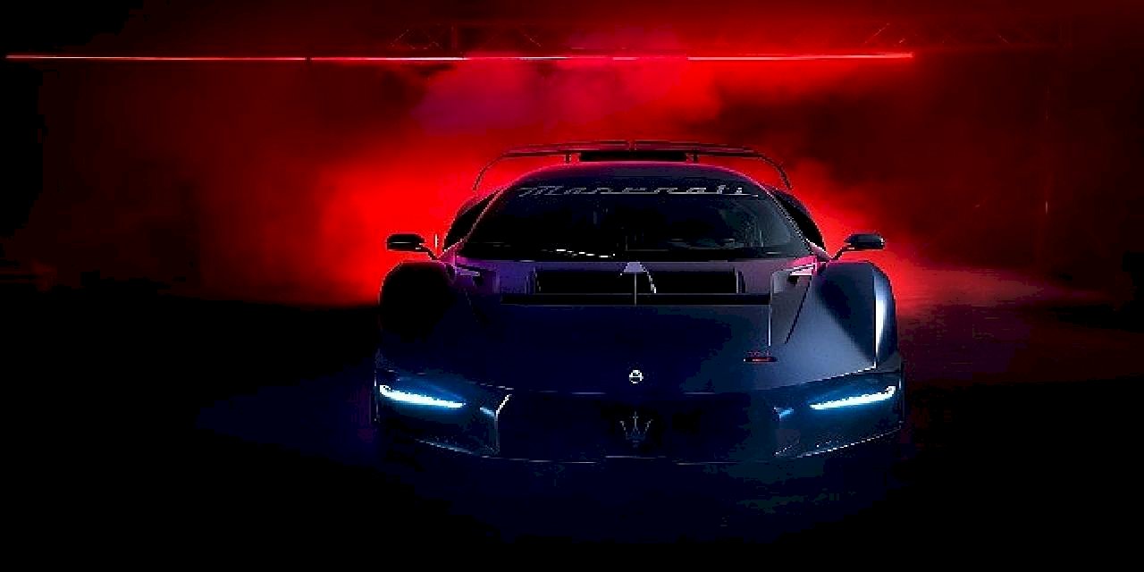 Maserati'nin Yeni Yarış Canavarı MCXtrema