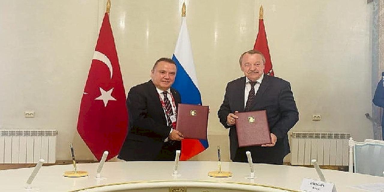 Başkan Böcek Moskova'da işbirliği protokolü imzaladı