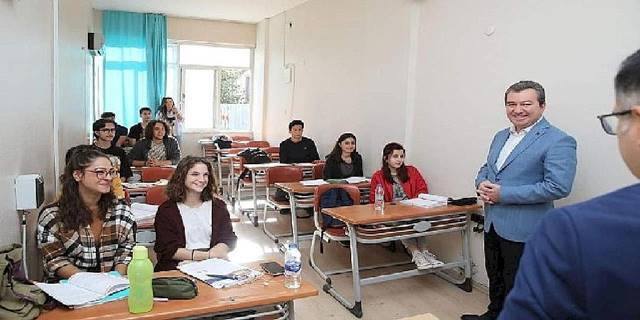Bergama Belediyesi Yaşam Boyu Eğitim Merkezi kursundan 87 üniversiteli çıktı