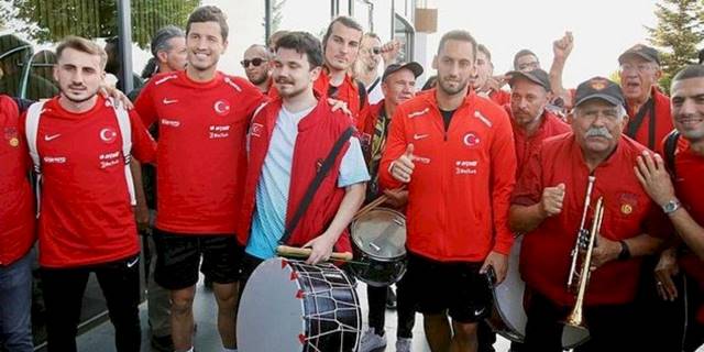 A Milli Futbol Takımı'mıza Eskişehir’de coşkulu karşılama!