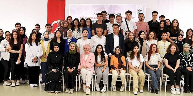 Başkan Dündar, üniversiteyi kazanan öğrencilerle buluştu