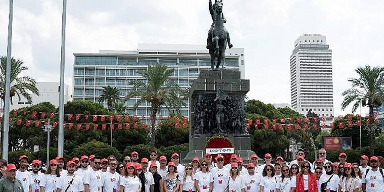 Cumhuriyetimizin 100.yılında, Koton Cumhuriyet Gönüllüleri İzmir'in Kurtuluşu'nun yıldönümünde İzmir'deydi!