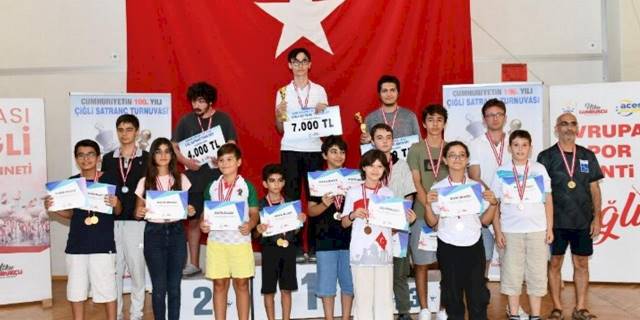 Çiğli'de Satranç Turnuvasında ödüller sahiplerini buldu