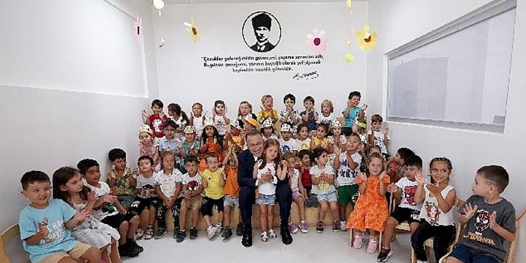 Başkan Çalık minik öğrencileri ilk ders gününde yalnız bırakmadı