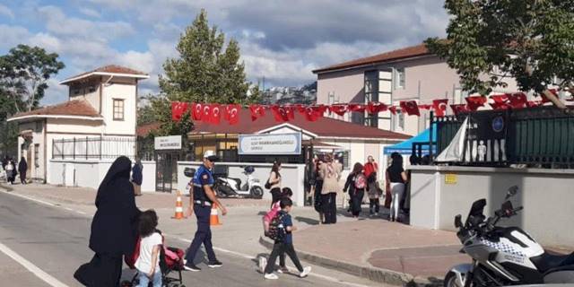 Kocaeli Zabıtası okul önlerinde...