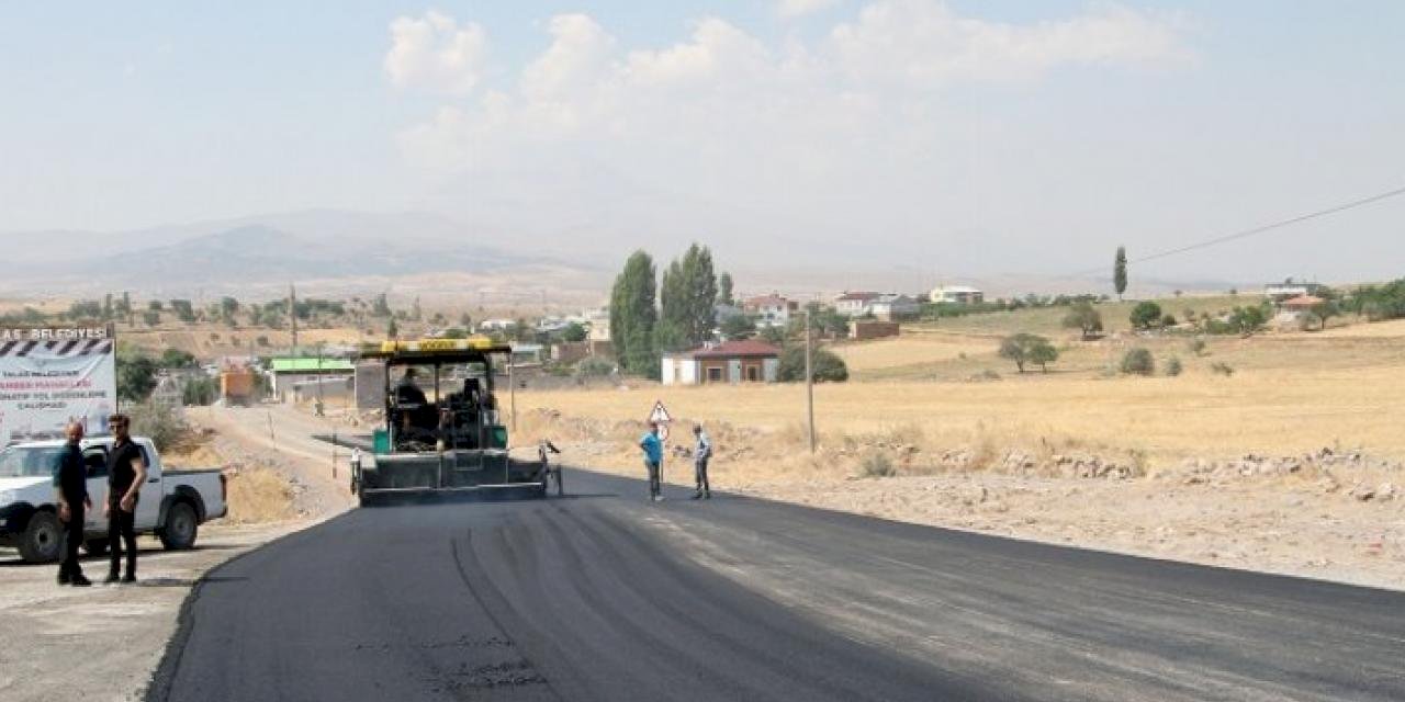 Kayseri Talas Belediyesi'nden Kamber'de asfalt çalışması