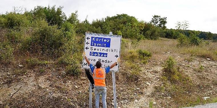 Kırsal Mahallelerin İşaret ve Yönlendirme Levhaları Yenileniyor