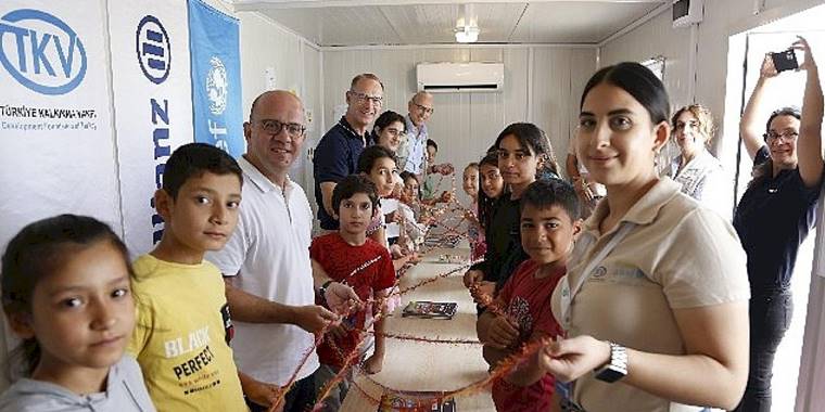 Allianz Grubu CEO'su Oliver Bäte ve Allianz Türkiye CEO'su Tolga Gürkan, UNICEF ile Birlikte Deprem Bölgesini Ziyaret Etti