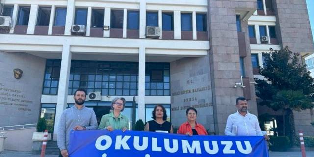 Bursa Nilüfer'de 6 mahalle Milli Eğitim önünde pankart açtı!