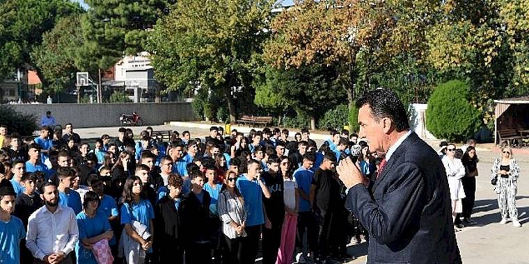 Başkan Dündar'dan her gün farklı okul ziyareti
