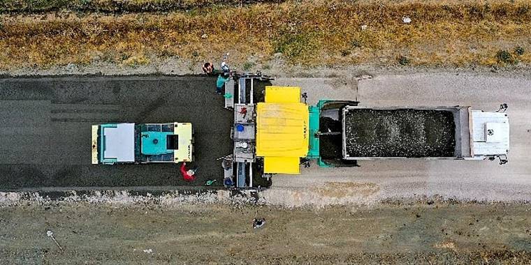 Van Büyükşehir'den Çaldıran'da beton yol çalışması