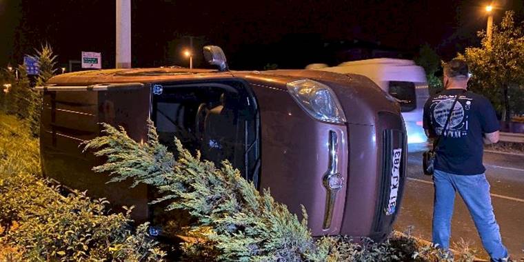 D-100 Karayolunda kaza aracını terkedip kaçtı