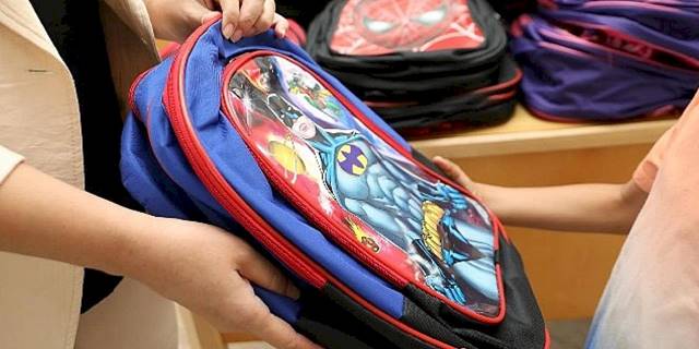 Burhaniye Belediyesi'nden kırtasiye ve eğitim seti desteği