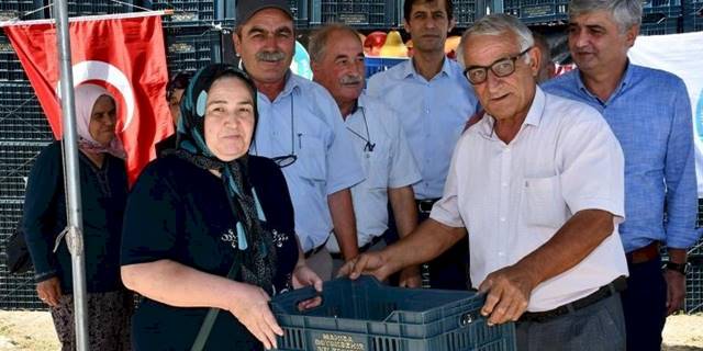 Manisa Büyükşehir’den Selendili üreticilerine kasa desteği