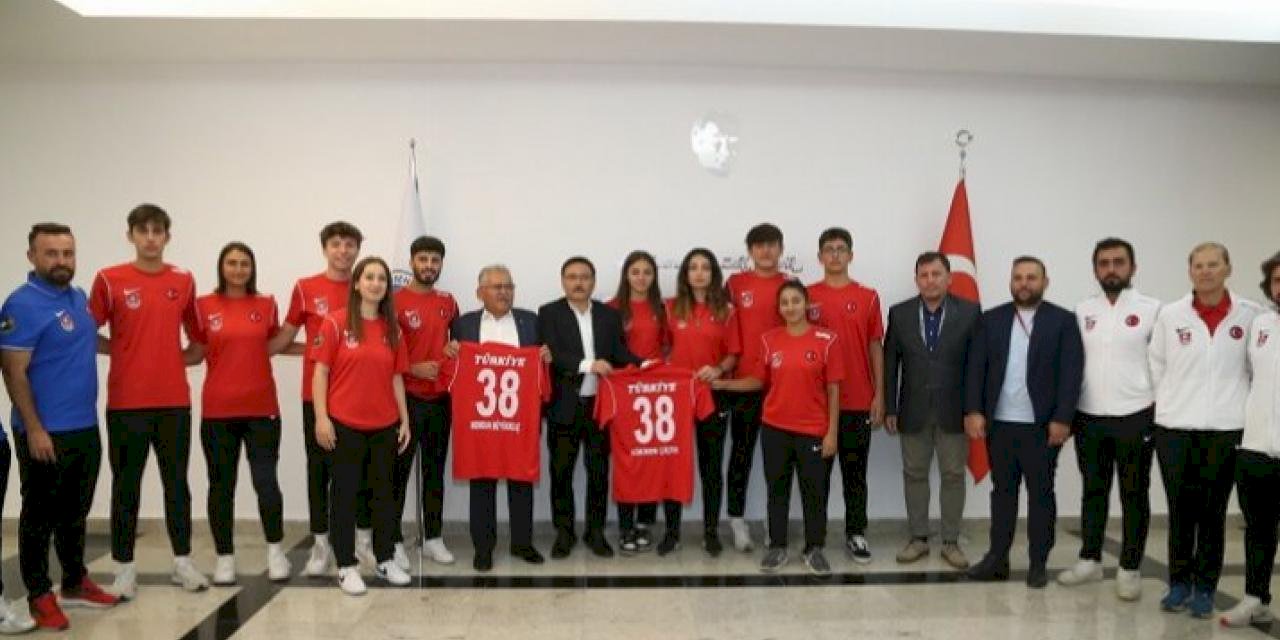 Memduh Büyükkılıç'tan Kayserispor'a moral