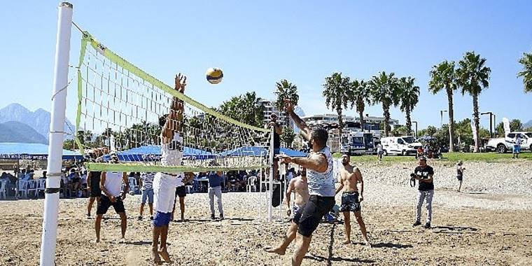 Antalya Büyükşehir'den plaj voleybolu turnuvası