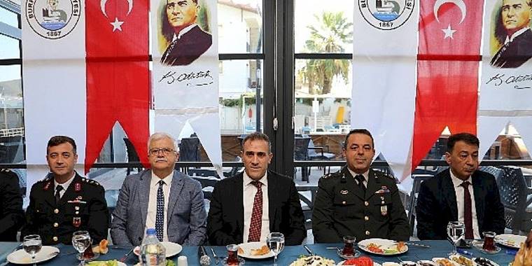 Burhaniye Belediyesi'nden Gazilere 19 Eylül Kahvaltısı