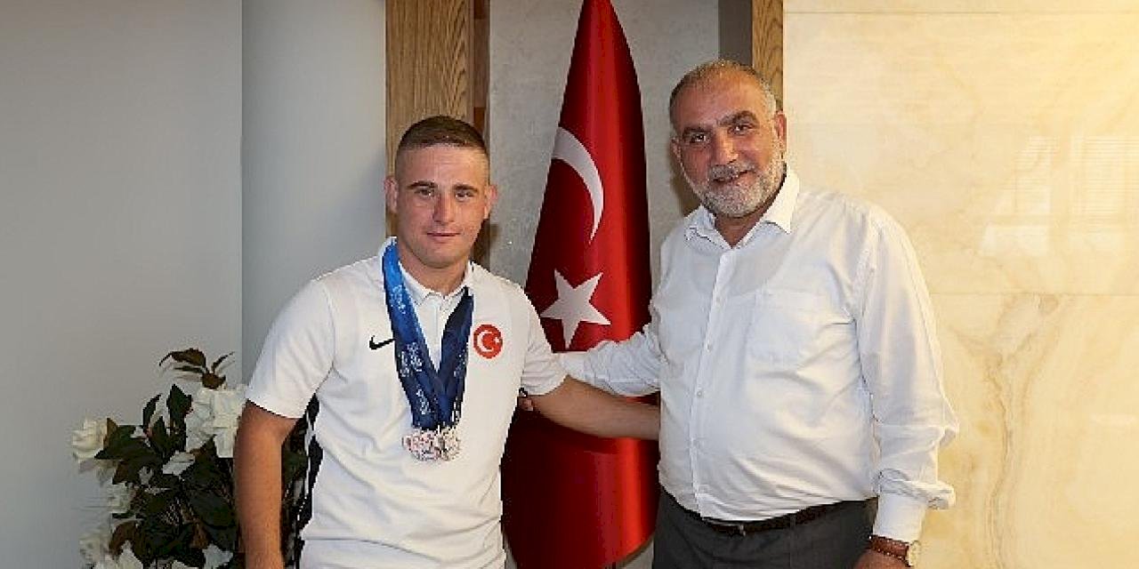 Başkan Sandıkçı, Avrupa'da Tarih Yazan Milli Sporcuyu Ağırladı