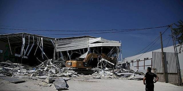 Nilüfer'de İki Kaçak Yapı Daha Yıkıldı