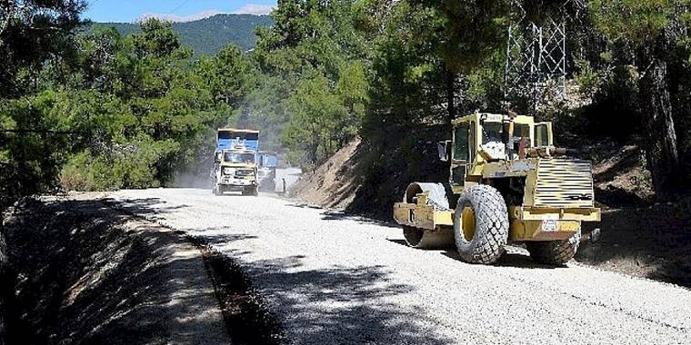 Kaş Yuvacık grup yolu asfaltlanıyor