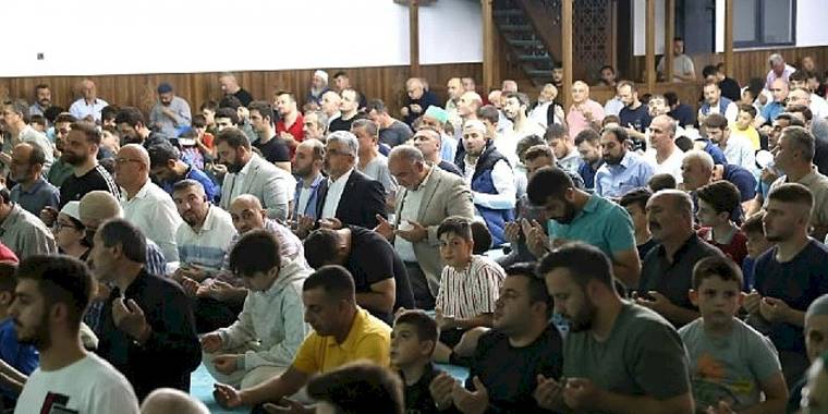 Canik'te Eller Semaya Açıldı