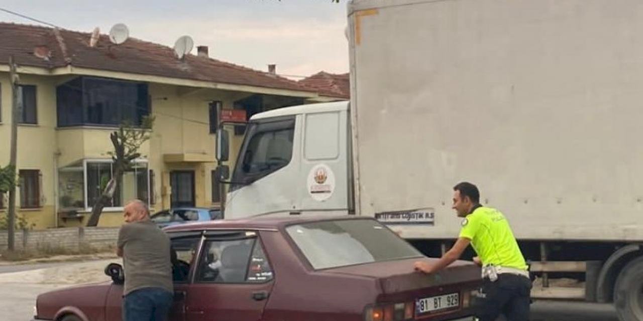 Polis memurunun yardımsever tavrı takdirle karşılandı