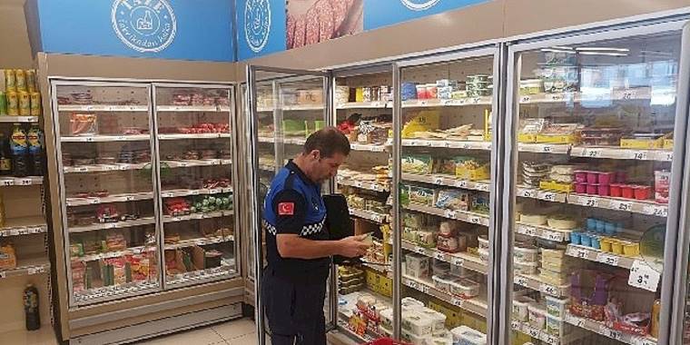 Büyükşehir Zabıtası El Koydu