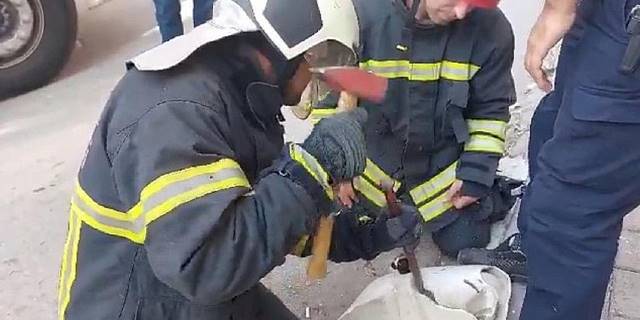 Lavaboya Sıkışan Yavru Kedi Kurtarıldı