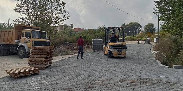 Beldibi'nde Yol Yapım Çalışmaları Sürüyor