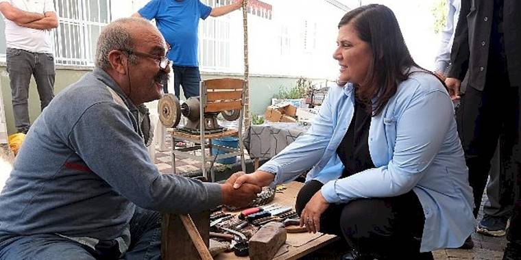 Başkan Çerçioğlu İncirliova Pazarı'nda Vatandaşlarla Buluştu