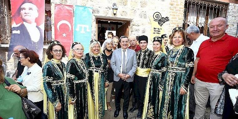 İzmir Kırım Türkleri 'Evlerine' Kavuştu
