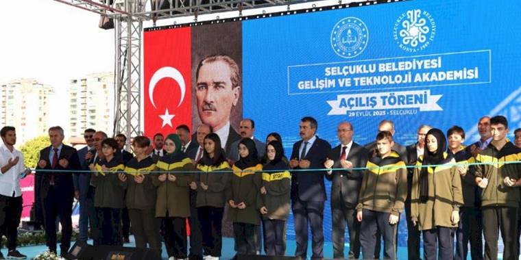 Bakan Tekin Konya'da eğitim ve spor tesisleri açılışları yaptı