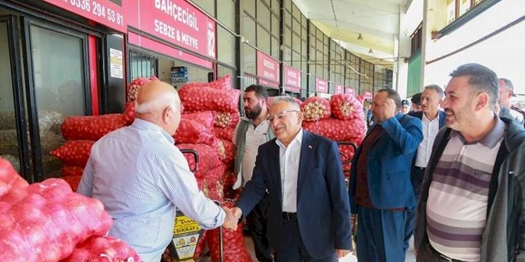 Kayseri esnafına Büyükkılıç'tan övgü