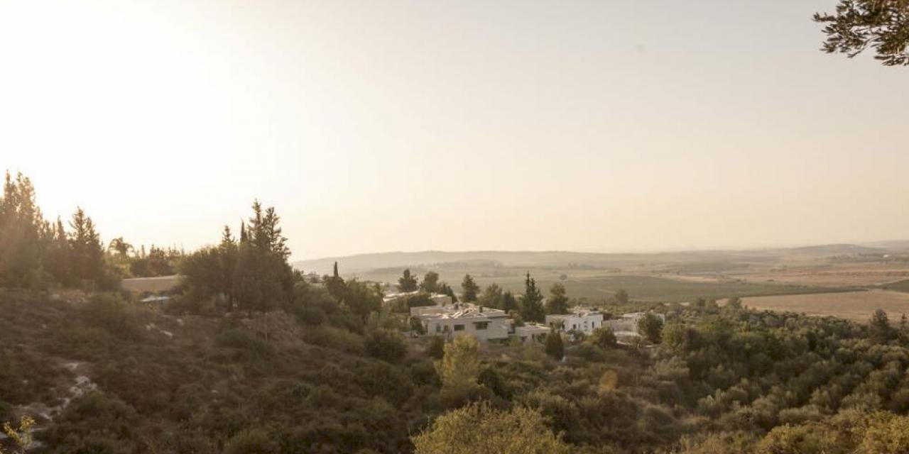 In an Israeli Oasis, a Model for Peace, if Messy and Imperfect