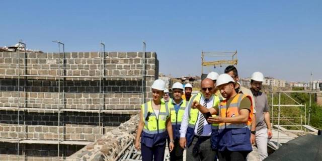 Urfa Kapı’da restorasyon çalışmaların sürüyor