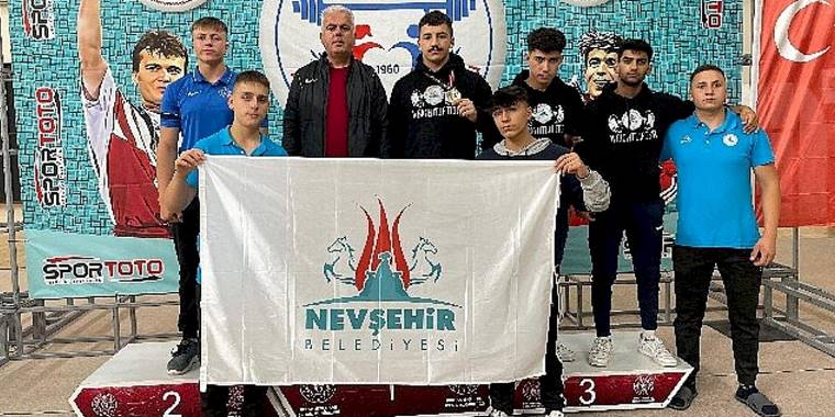 Nevşehir Belediyesi Gençlik ve Spor Kulübü'nün milli sporcusu Yaşar Karaca Türkiye Şampiyonu