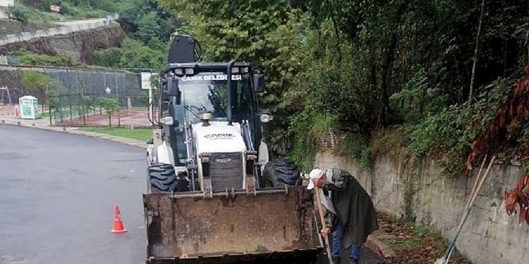 Canik'te Sağanak Yağışa Karşı Yoğun Çalışma