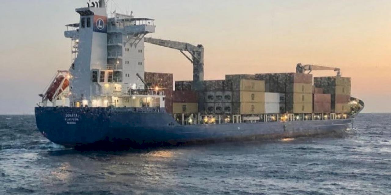 Bulgaristan'a seyir halindeki konteyner gemi Boğaz'da arızalandı